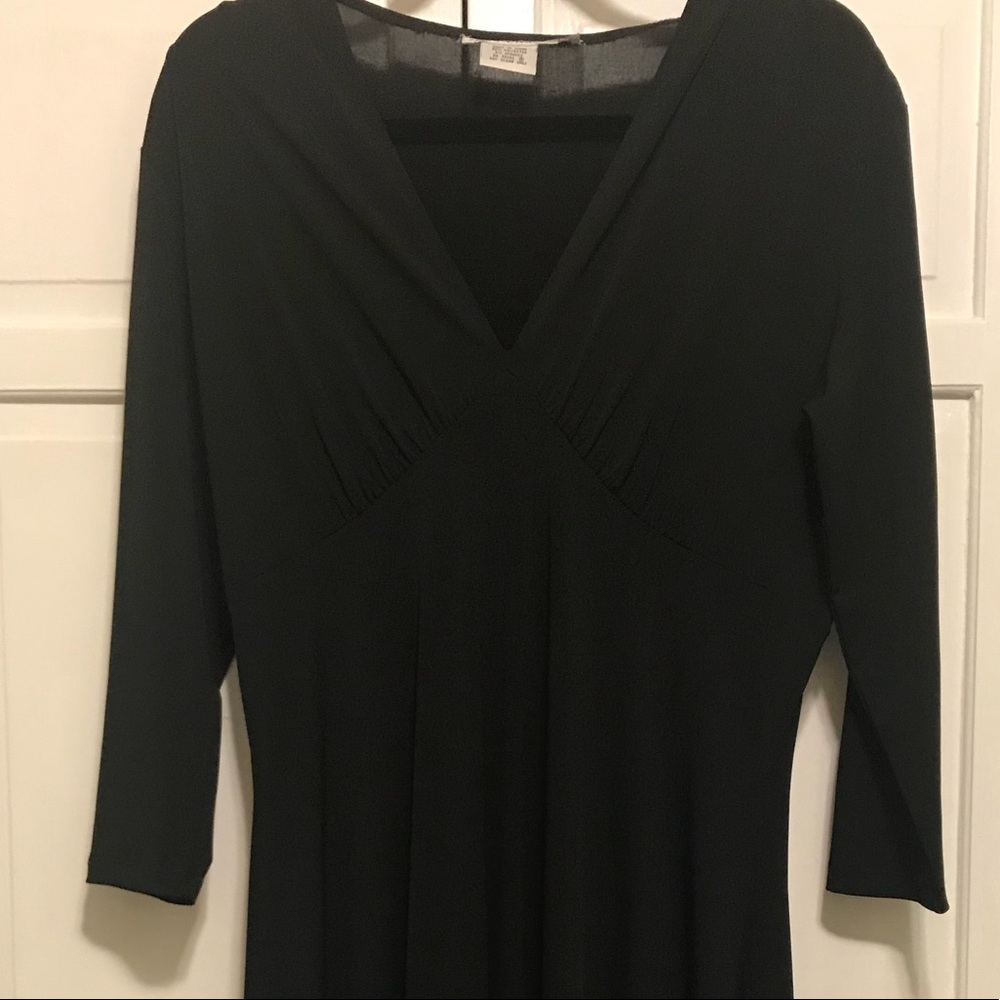 Black long sleeve dress with v cut line